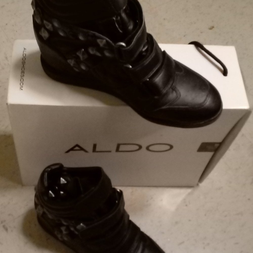 Boots - Picture 3 of 4